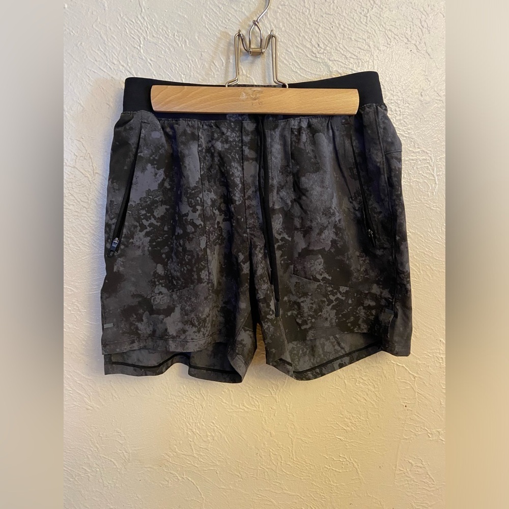 Men’s Lululemon shorts - Picture 9 of 15